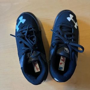 Kids baseball shoes
